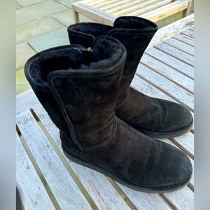 Ugg Classic Short BLVD Size 7 Black